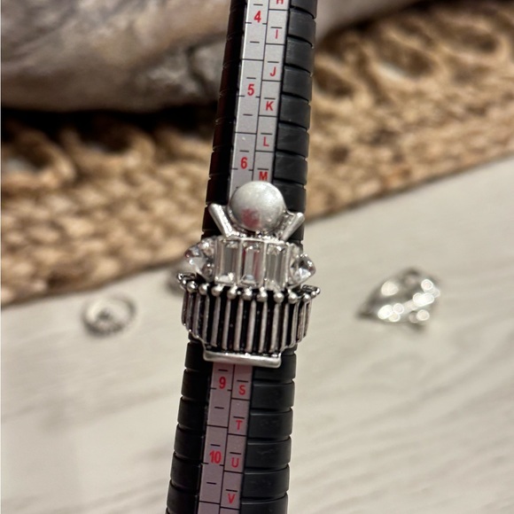 FREE PEOPLE RING SET - Picture 10 of 13